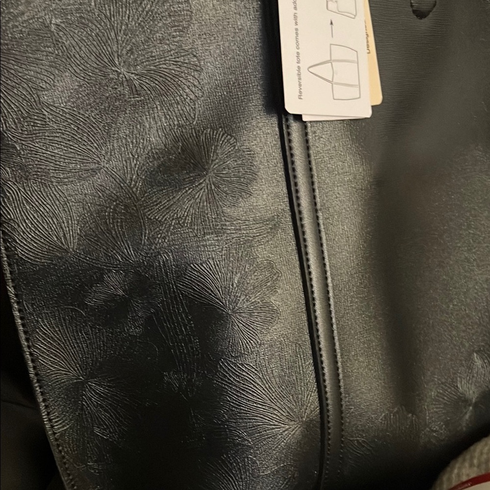 Mellow World Sadie Reversible Black Tote Bag with Structured Design - Picture 7 of 11